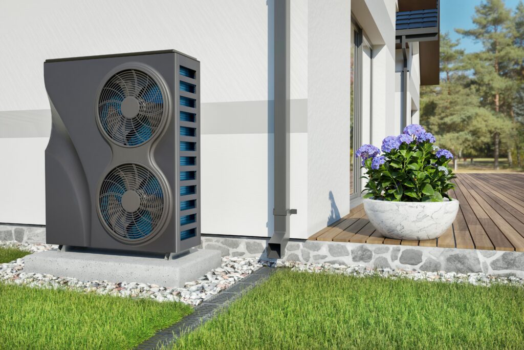 Dunkle Wärmepumpe im Garten